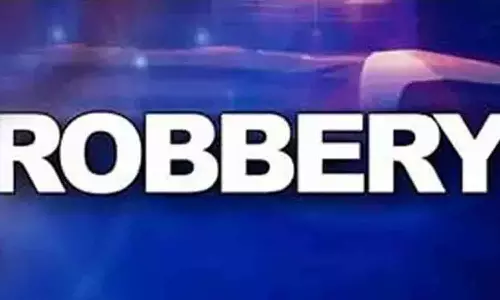 ஊத்துக்கோட்டையில் நூதன முறையில் கொள்ளை: வங்கி வாடிக்கையாளர்களுக்கு போலீசார் விழிப்புணர்வு