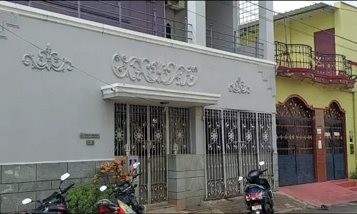 தருமபுரியில் ஓய்வுபெற்ற அரசு ஊழியர் வீட்டில் 60 பவுன் தங்க நகைகள் திருட்டு