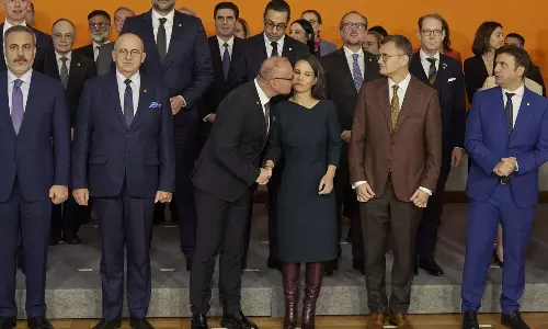 இதெல்லாம் என்ன நாகரிகம்...?: விமர்சிக்கப்படும் குரோஷிய அமைச்சரின் நடத்தை