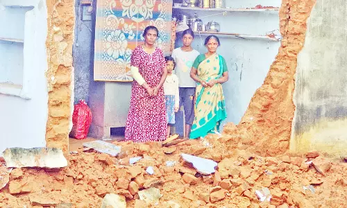 போடியில் கன மழைக்கு இடிந்து விழுந்த வீடு