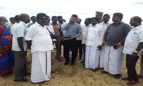 மு.க. ஸ்டாலின் மரக்காணம் வருகை: விழா மேடை அமைக்கும் இடத்தில் கூடுதல் கலெக்டர் ஆய்வு