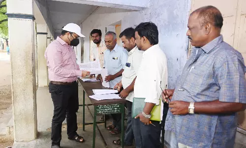 கள்ளக்குறிச்சி மாவட்டத்தில்  வாக்குச்சாவடி சிறப்பு முகாம்: மாவட்ட கலெக்டர் ஆய்வு