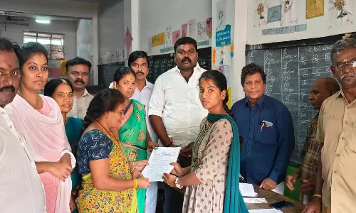 சங்கரன்கோவிலில் வாக்காளர் சேர்க்கை முகாம்-ராஜா எம்.எல்.ஏ. பார்வையிட்டார்