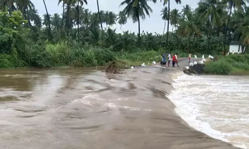 ஈரோடு மாவட்டத்தில் கொட்டி தீர்த்த கனமழை: தரைப்பாலம் மூழ்கியதால் போக்குவரத்து பாதிப்பு