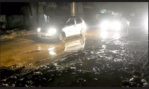 குடிநீர் குழாய் பதிக்கும் பணிகளில் அதிகாரிகளின் அலட்சியத்தால் பொதுமக்கள் கடும் அவதி