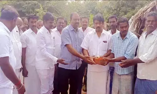 இருளர் இன மக்களுக்கு குடியிருப்புகள் கட்ட பூமி பூஜை