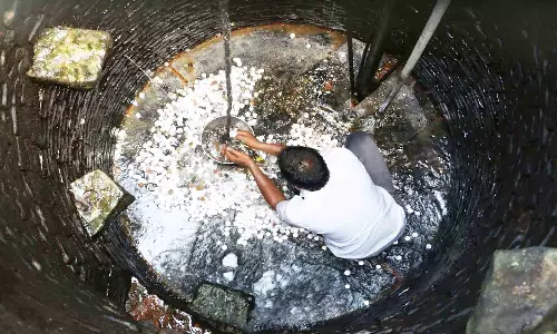 ஜலகண்டேஸ்வரர் கோவில் கிணற்றில் பக்தர்கள் வீசிய நாணயங்கள் சேகரிப்பு