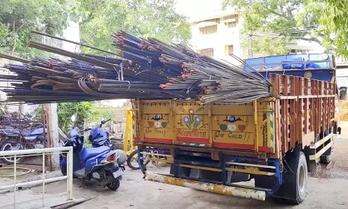 ரூ.4.50 லட்சம் மதிப்பிலான கம்பிதிருடியவர் கைது; லாரி பறிமுதல்