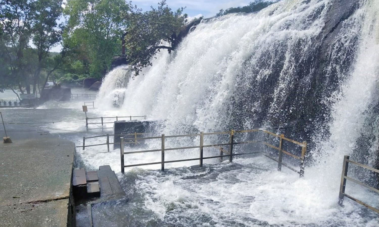 குமரி மாவட்டத்தில் தொடரும் மழை