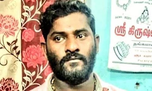 வீட்டில் பதுக்கி வைத்திருந்த 8 மூட்டை பட்டாசுகள் பறிமுதல்: வாலிபர் கைது