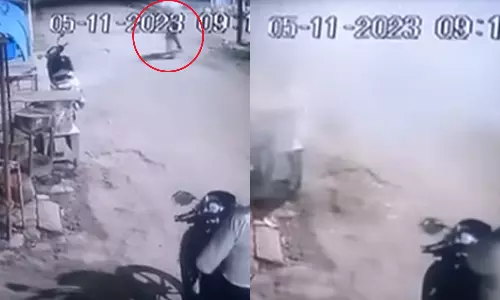 ரவுடி வீட்டில் நாட்டு வெடிகுண்டு வீச்சு: போலீசார் விசாரணை