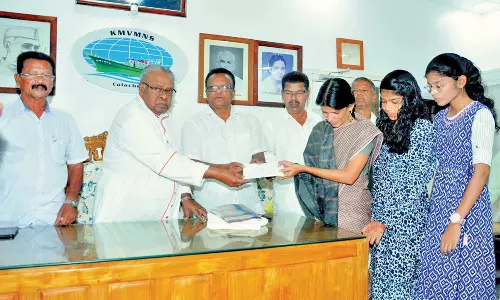 கடலில் மூழ்கி பலியான குளச்சல் மீனவர்கள் 3 பேர் குடும்பத்திற்கு ரூ.15 லட்சம் நிதியுதவி