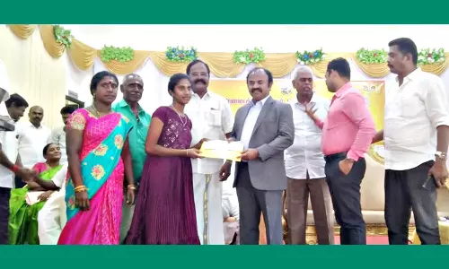 மாணவர்களுக்கு கல்வி உதவித்தொகை