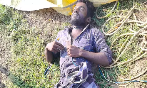 உடலில் மின்சாரம் பாய்ச்சி தொழிலாளி தற்கொலை: கள்ளக்காதலியை கணவர் அழைத்து சென்றதால் விபரீத முடிவு