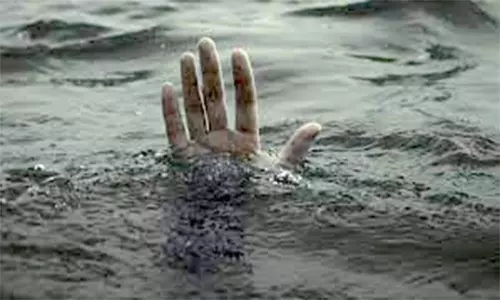 ஏரியில் தவறி விழுந்து பெண் சாவு