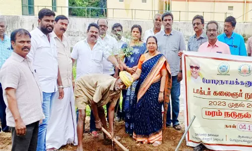 கருணாநிதி நூற்றாண்டு விழாவையொட்டி போடி நகராட்சி சார்பில் 1000 மரக்கன்றுகள் நடுதல்