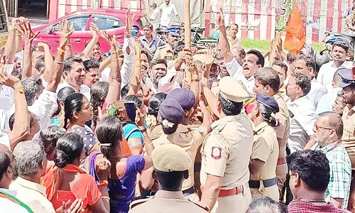 அழகர்கோவில் முன்பு பா.ஜ.க. கொடிக்கம்பம் நட முயன்ற 150 பேர் கைது