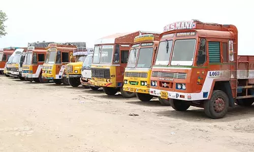 சென்னை மற்றும் சுற்றுவட்டார பகுதிகளில் லாரிகள் வேலைநிறுத்தம் இன்று தொடங்கியது
