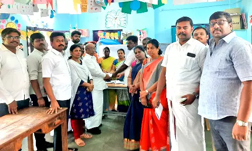 நெல்லை, பாளையில் வாக்காளர் பெயர் சேர்ப்பு முகாம்- தி.மு.க. மாவட்ட பொறுப்பாளர் மைதீன்கான் ஆய்வு