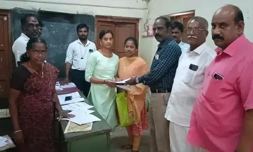 கந்தர்வகோட்டையில்  வாக்காளர் பட்டியல் திருத்தும் பணியை ஆதிதிராவிடர் நல அலுவலர் ஆய்வு