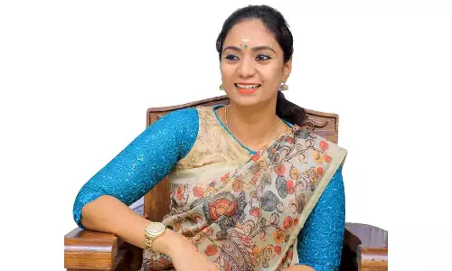 கணவர் மீது முன்னாள்அமைச்சர் சந்திரபிரியங்கா புகார்