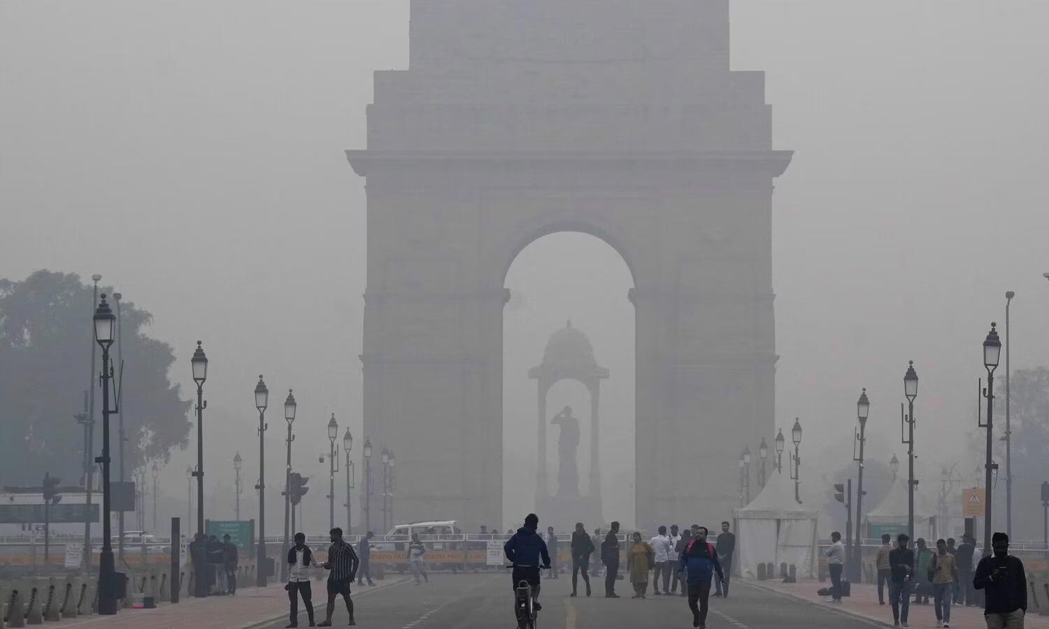 டெல்லியில் காற்று மாசு தொடர்ந்து மோசம்