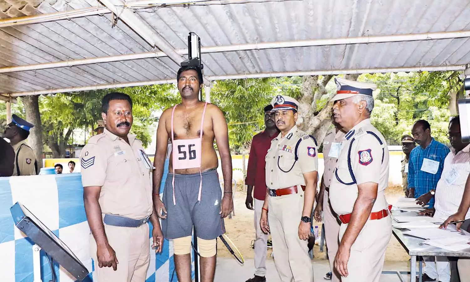 தஞ்சையில், போலீஸ் சப்- இன்ஸ்பெக்டர் பதவிக்கான உடல் தகுதி தேர்வு தொடங்கியது தஞ்சையில், போலீஸ் சப்- இன்ஸ்பெக்டர் பதவிக்கான உடல் தகுதி தேர்வு தொடங்கியது
