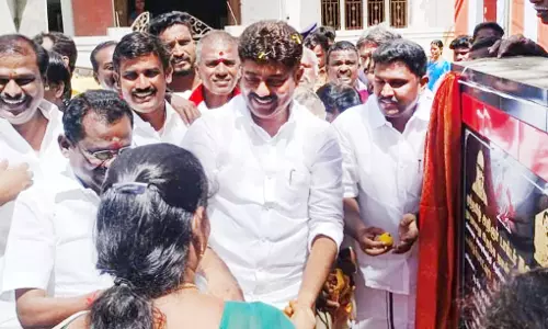 தி.மு.க. கட்சி கொடியை எம்.எல்.ஏ. ஏற்றி வைத்தார்