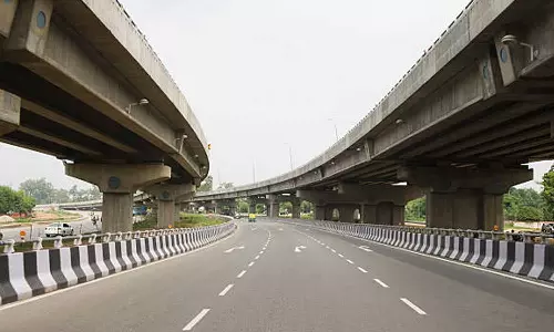 விபத்துக்களை தடுக்க  பல்லடத்தில் மேம்பாலம் அமைக்க பொதுமக்கள் கோரிக்கை