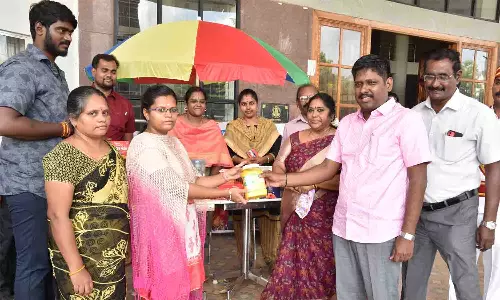 தீபாவளியையொட்டி ஆவின் சிறப்பு விற்பனை -  கலெக்டர் தொடங்கி வைத்தார்