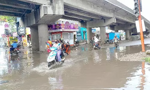 பேட்ச் ஒர்க் பள்ளங்களால் தடுமாறும் வாகன ஓட்டிகள்
