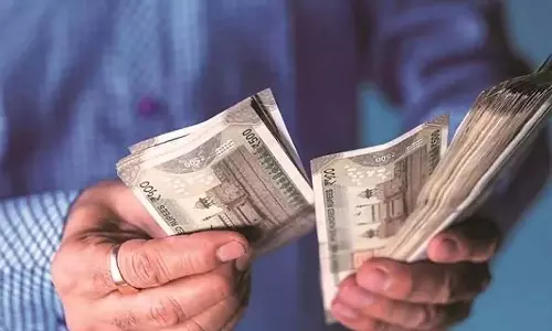 நெல்லை அரசு அதிகாரி அறையில் ரூ.60 ஆயிரம் பறிமுதல்: 3 பேர் மீது 2 பிரிவுகளில் வழக்கு