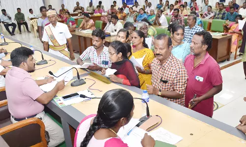 மக்கள் குறைதீர்க்கும் முகாமில் மானிய உதவிகள்