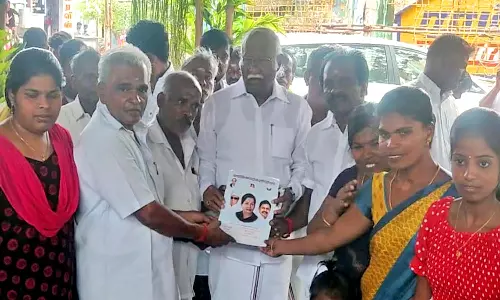 ஆலங்குளத்தில்  அ.தி.மு.க. பூத்கமிட்டி நிர்வாகிகள் ஆலோசனை கூட்டம்