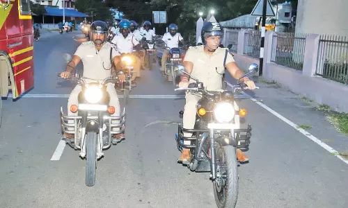 நாகையில், ஹெல்மெட் விழிப்புணர்வு பேரணி