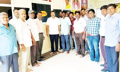 ஓசூர் ஹோஸ்டியா சங்கம் சார்பில் 3 எம்.எல்.ஏ.க்களிடம் மனு