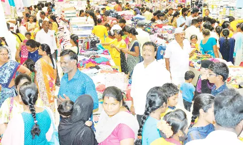 ஸ்ரீ வெங்கடேஸ்வரா சில்க்ஸில் தீபாவளி சிறப்பு விற்பனை