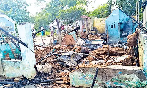 குடிசை வீட்டில் பயங்கர தீ விபத்து