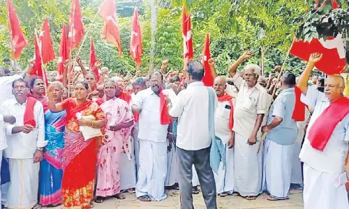 பட்டுக்கோட்டையில், மார்க்சிஸ்ட் கம்யூனிஸ்டு போராட்டம்