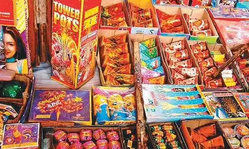 திருப்பூர் மாவட்டத்தில்  இன்று முதல்  308 தற்காலிக பட்டாசு கடைகள்   செயல்பட அனுமதி