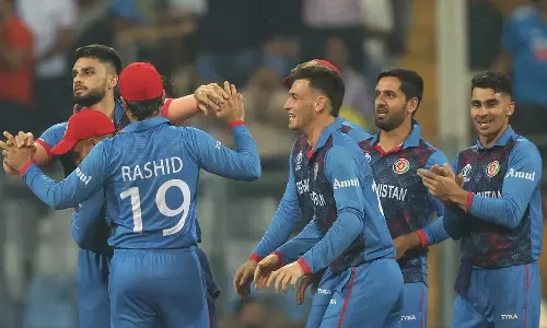 ஆப்கானிஸ்தான் மிரட்டல் பந்து வீச்சு: 49 ரன்னுக்குள் 4 விக்கெட்டை இழந்து திணறும் ஆஸ்திரேலியா