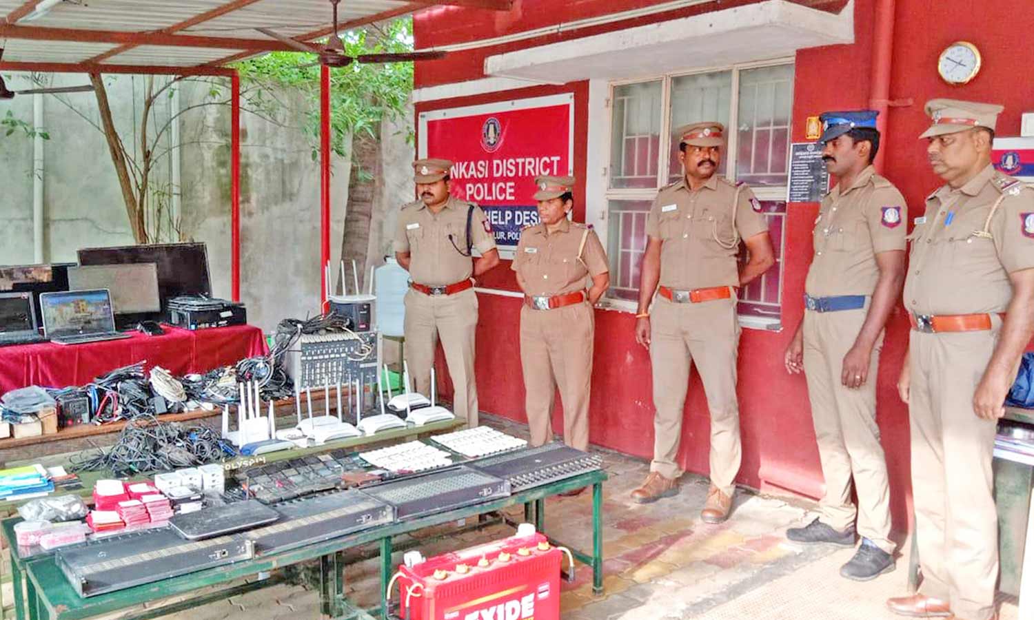 சங்கரன்கோவில் அருகே சட்டவிரோத டெலிபோன் இணைப்பகம் நடத்தியதாக 2 வாலிபர்கள் கைது