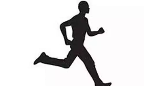 நாங்குநேரி அருகே கோவிலில் திருட முயன்ற வரை மடக்கி பிடித்த பொதுமக்கள்- போலீசில் ஒப்படைத்தபோது தப்பி ஓட்டம்