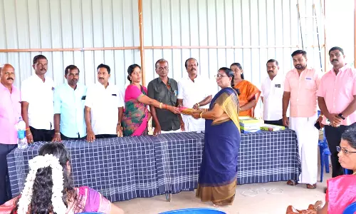 தீபாவளி பண்டிகையை முன்னிட்டு அ.தி.மு.க. நிர்வாகிகளுக்கு நலத்திட்ட உதவி