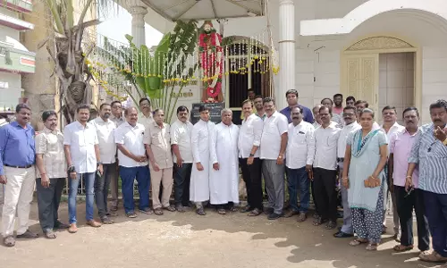 வீரமாமுனிவர் சிலைக்கு மாலை அணிவித்து மரியாதை