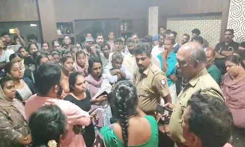 ஆலங்குளம் அருகே தனியார் நர்சிங் கல்லூரியை பெற்றோருடன் மாணவர்கள் முற்றுகை