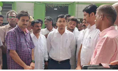 தீபாவளியையொட்டி தேவைக்கேற்ப கூடுதல் அரசு பஸ்களை இயக்க நடவடிக்கை-கலெக்டர் கிராந்திகுமார் தகவல்