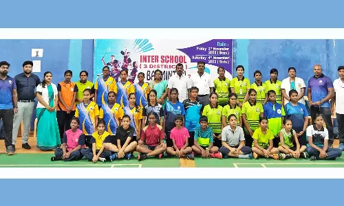 மாவட்டங்களுக்கு இடையே இறகு பந்து போட்டி-வி.எஸ்.ஆர்.இன்டர்நேஷனல் பள்ளி மாணவர்கள் சாதனை
