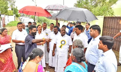 நெல்லையில் சட்டமன்ற மனுக்கள் குழு அதிரடி ஆய்வு-வண்ணார்பேட்டையில் பாதாள சாக்கடை கேட்டு மக்கள் மனு