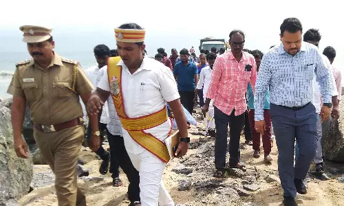 மாமல்லபுரத்தில்  கடல் அரிப்பு தடுப்பு பணியை ஆய்வு செய்த கலெக்டர்